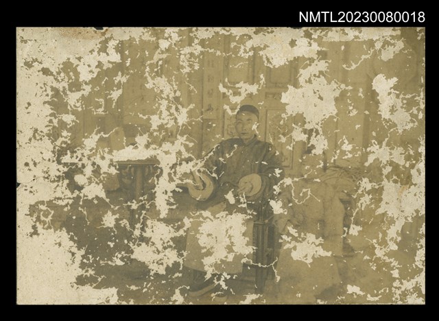 主要名稱：吳鸞旂家族男性成員兩人（一大一小）合照/其他-：吳鸞旂家族相簿-018圖檔，第1張，共2張