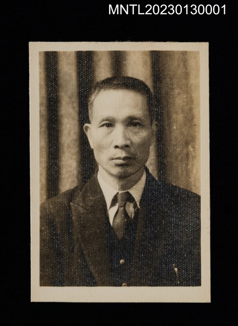 主要名稱：李步雲西服半身獨照圖檔，第1張，共2張