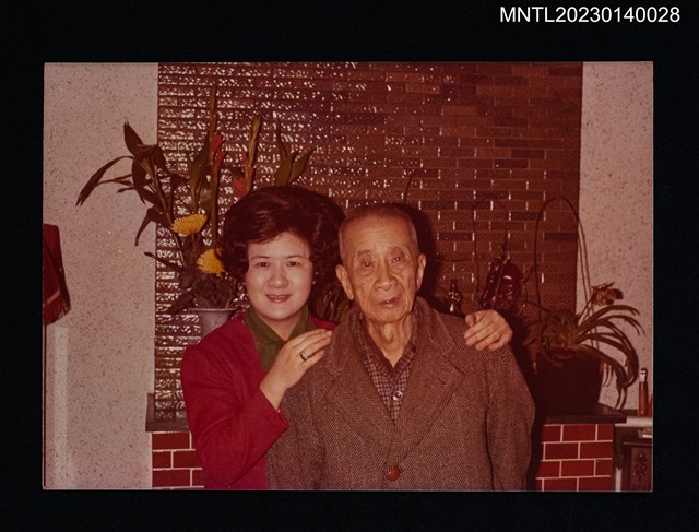 主要名稱：賴子清與三女賴妙華合照圖檔，第1張，共1張