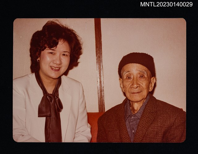 主要名稱：賴子清戴帽與三女賴妙華合照圖檔，第1張，共1張
