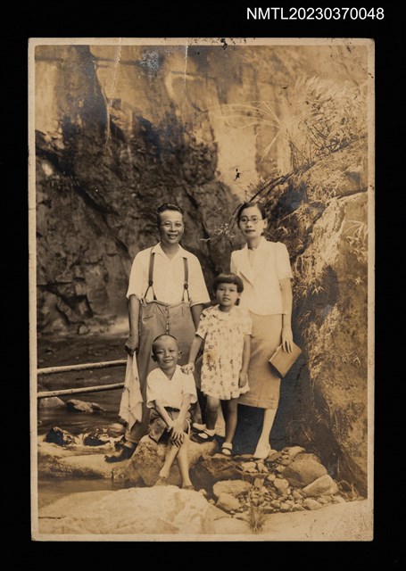主要名稱：蔡如生、蘇鑾、蔡長嘉、蔡秀子家庭岀遊照（1930）圖檔，第1張，共1張