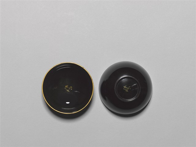 黑漆蓋碗－畫著燕子的碗