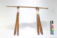 藏品(擔木材架)的圖片