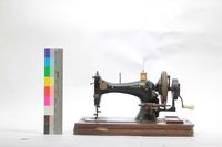 藏品(手搖式縫紉機)的圖片