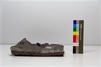 藏品(紫色絲質女性服飾)的圖片