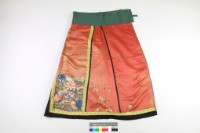 藏品(橘綢地彩繡牡丹花馬面裙)的圖片