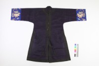 藏品(石青提花緞地盤金繡花鳥紋對襟婦女大襖)的圖片