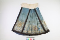 藏品(藍綢地彩繡龍鳳牡丹馬面裙)的圖片