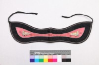 藏品(粉黑綢地彩繡雙蝶眉勒)的圖片