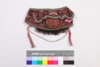 藏品(黑地盤金繡團壽彩蝶佛手短圈)的圖片