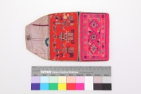 藏品(紅地十字繡雙喜花卉紋褡褳荷包)的圖片