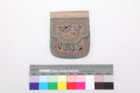 藏品(白地彩繡鳳凰紋單面方形荷包)的圖片