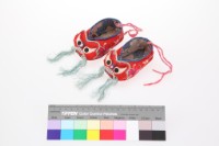 藏品(紅緞地彩繡花卉紋虎頭童鞋)的圖片