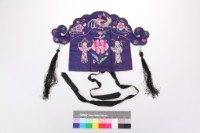 藏品(紫緞地彩繡花鳥人物紋狀元童帽)的圖片