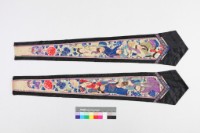 藏品(米黃綢地彩繡八仙劍帶)的圖片