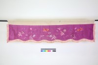 藏品(紅紫地刺繡金魚紋門簾)的圖片