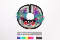 藏品(彩繡獅形圍涎)的圖片