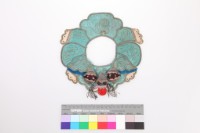 藏品(綠緞地獅形圍涎)的圖片