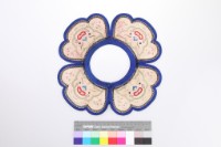 藏品(白綢地虎紋圍涎)的圖片