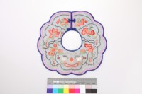 藏品(淺綠地雙色緄邊虎紋圍涎)的圖片