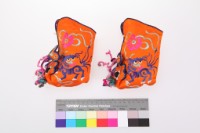 藏品(紅緞地虎頭繡花嬰兒鞋套)的圖片