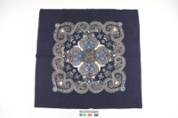 藏品(貴州安順現代套色蠟染大方巾)的圖片