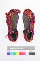 藏品(雲南石屏彝族繡花男用涼鞋 )的圖片