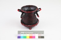 藏品(竹編斜紋三足燈台形花器 )的圖片