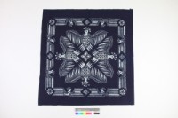 藏品(藍底白花型染花鳥紋印花布)的圖片