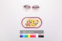 藏品(白緞地鑲紫金邊彩繡花卉紋眼鏡袋組)的圖片