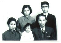 藏品(趙天儀-全家福父母女兒)的圖片