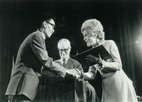 藏品(非馬接受尼克森總統夫人頒獎)的圖片