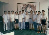 藏品(非馬在廣州同當地作家合影)的圖片