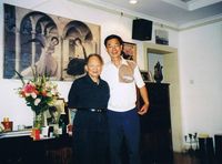 藏品(2001年8月在北京万荷堂同黃苗子先生合影)的圖片