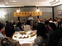 藏品(2004年7月非馬在溫哥華華裔作家協會歡迎會上講詩的幽默)的圖片