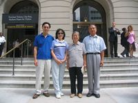 藏品(2005年8月27日海南大學教授周偉民唐玲玲伉儷同非馬夫婦在芝加哥美術館前)的圖片