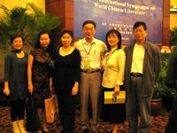 藏品(2008年10月在南寧參加『第十五屆世界華文文學國際學術研討會』左起：陶然、駱明、非馬、楊匡漢 (1))的圖片