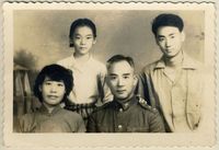 藏品(孟東籬-大學一年級跟爸媽與妹妹)的圖片