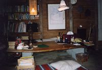 藏品(孟東籬-塩寮茅草屋內書桌一角)的圖片