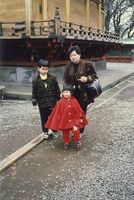 藏品(廖輝英-日本與子女)的圖片