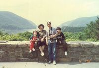 藏品(廖輝英-全家在美國軍校)的圖片