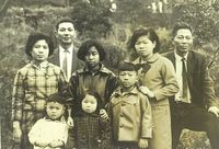 藏品(廖輝英-大一時期左三為叔嬸與小堂弟)的圖片