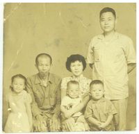 藏品(石德華-小學時期全家福 (1))的圖片