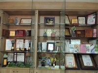 藏品(方秋停-著作書影及獎盃)的圖片