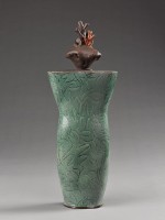 藏品(刻紋綠釉長瓶)的圖片