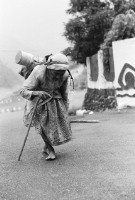 藏品(一百零二歲人瑞里阿斯到田裡工作)的圖片