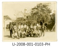 藏品(臺南州立臺南專修工業學校學生合照於安平古堡濱田紀念碑前)的圖片