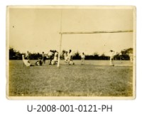 藏品(臺南州立臺南專修工業學校學生踢足球照)的圖片