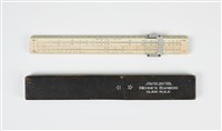 藏品(日本製「HEMMI公司SUN」竹製計算尺組)的圖片