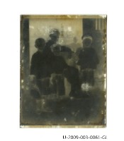 藏品(曾欽錫家族成員合照「玻璃乾版底片」)的圖片